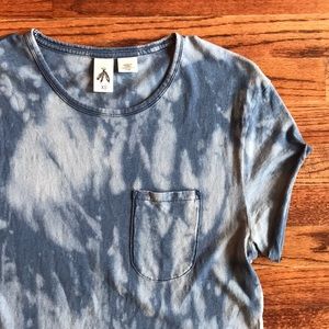 🆕Urban Outfitters Three Feathers tie-dye tee🆕
